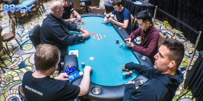 Poker High Roller 88XX - Đẳng Cấp Bài Binh Giới Siêu Giàu Bí quyết giúp hội viên làm chủ bàn poker